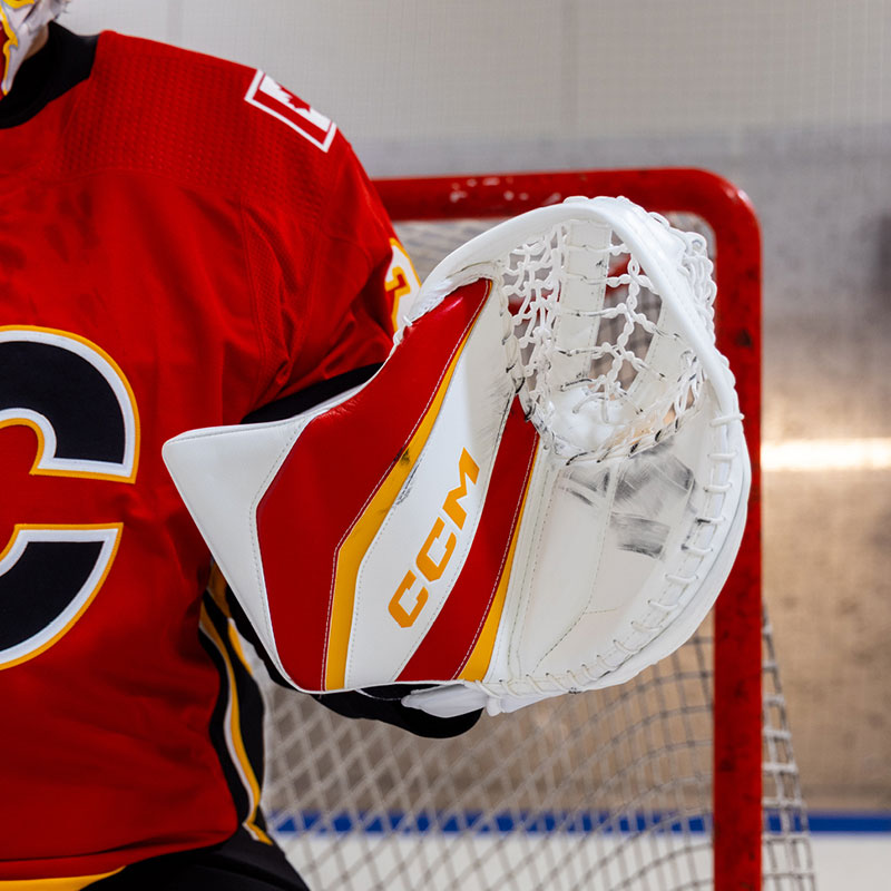 Boucliers et mitaines de gardien de hockey sur glace